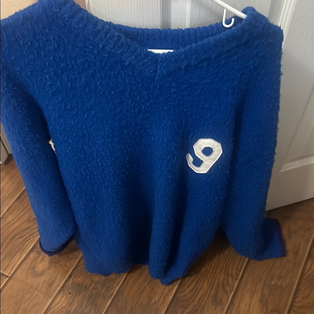 Authentic blue che ecru sweater